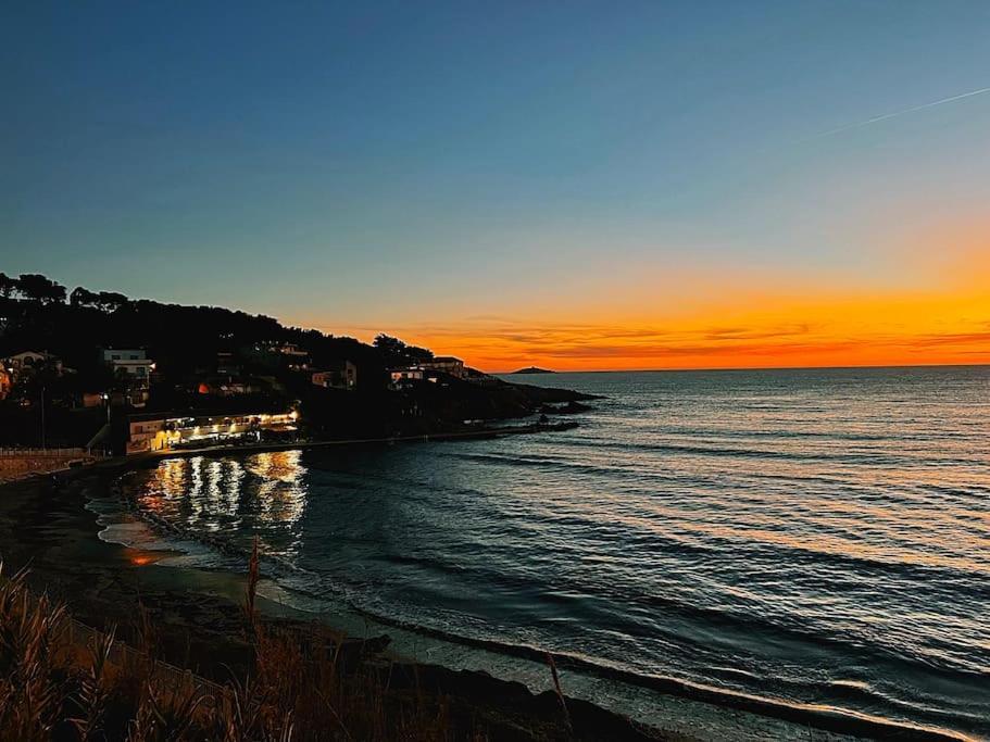 Апартаменты Escapade Au Coeur De Sanary Экстерьер фото